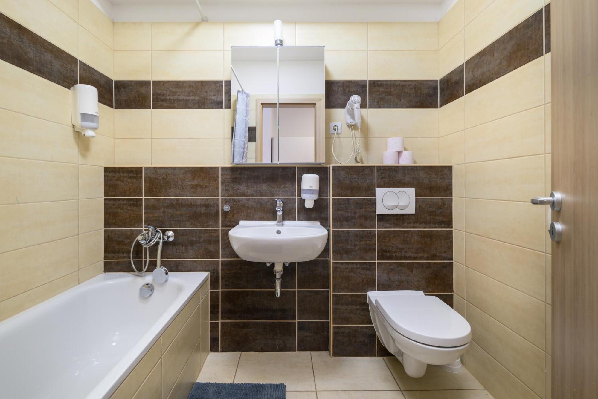 Atrium Residence Deluxe Suite-Free Parking Garage Same Building Budapeşte Dış mekan fotoğraf